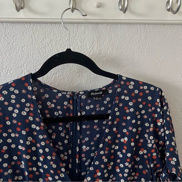 Madewell Tie Sleeve Button Front Dress in Mini Daisy Navy Blue - Picture 4 of 7